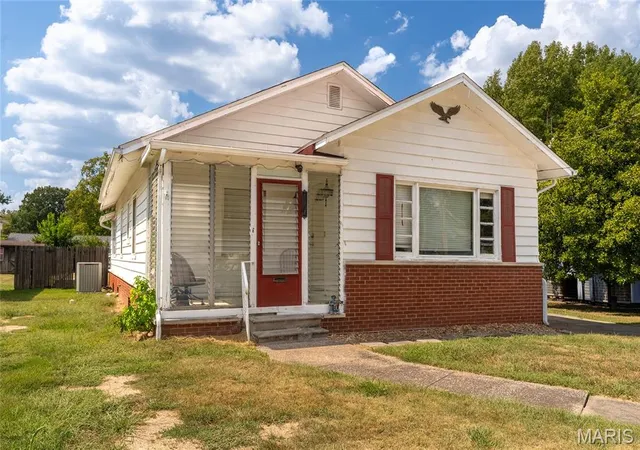 Single family home for sale at 1207 Maple, Benton, IL 62812 | MLS# MIS26060951