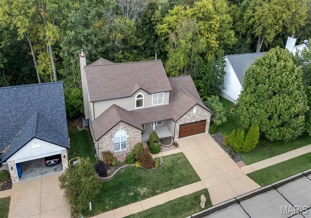 Photo 3 of Single family home for sale at 3149 Crystal Lake Dr, Saint Louis, MO 63129 | MLS# MIS26060952 | Listing updated on 2026-10-28