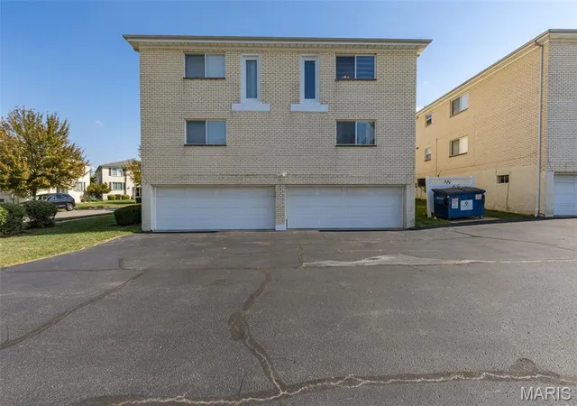 Photo 3 of Condo for sale at 12561 Chardin Pl #3, Saint Louis, MO 63128 | MLS# MIS26060962 | Listing updated on 2026-09-24