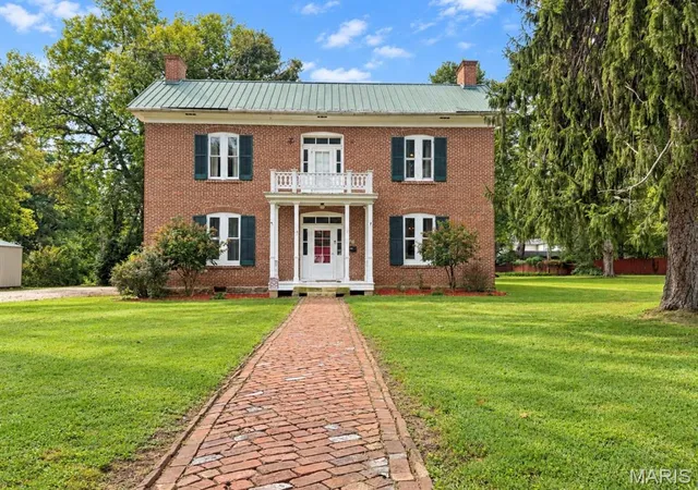 Photo 1 of Single family home for sale at 324 W Columbia St, Farmington, MO 63640 | MLS# MIS26060963 | Listing updated on 2026-09-29