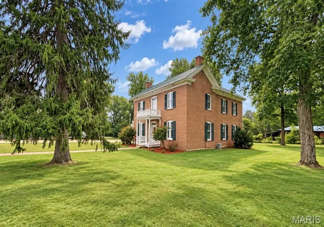Photo 3 of Single family home for sale at 324 W Columbia St, Farmington, MO 63640 | MLS# MIS26060963 | Listing updated on 2026-09-29