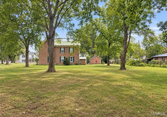Photo 3 of Single family home for sale at 324 W Columbia St, Farmington, MO 63640 | MLS# MIS26060963 | Listing updated on 2026-09-29