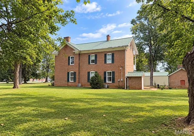 Photo 4 of Single family home for sale at 324 W Columbia St, Farmington, MO 63640 | MLS# MIS26060963 | Listing updated on 2026-09-29