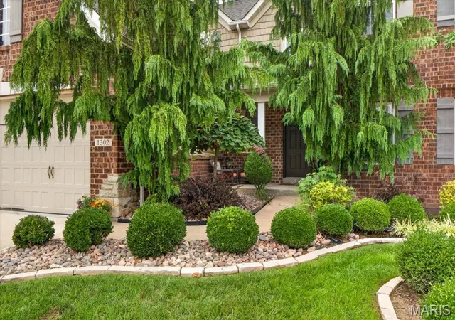 Photo 2 of Sale Pending at 1302 Spring Lilly Dr, High Ridge, MO 63049 | MLS# MIS26060966 | Listing updated on 2026-09-28