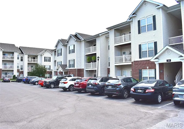 Condo for sale at 31 Kassebaum Ln #304, Saint Louis, MO 63129 | MLS# MIS26060972