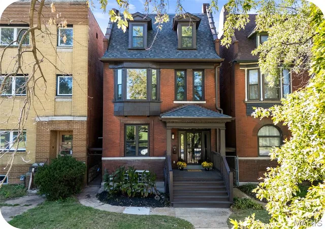 Photo 1 of Single family home for sale at 2815 S Kingshighway Blvd, Saint Louis, MO 63139 | MLS# MIS26060976 | Listing updated on 2026-10-06