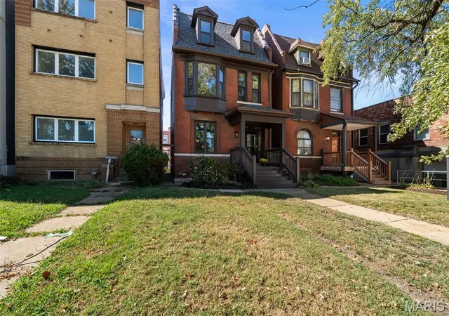 Photo 3 of Single family home for sale at 2815 S Kingshighway Blvd, Saint Louis, MO 63139 | MLS# MIS26060976 | Listing updated on 2026-10-06