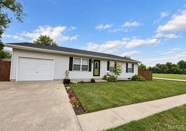 Photo 1 of Sale Pending at 511 Continental St, Wellsville, MO 63384 | MLS# MIS26060985 | Listing updated on 2026-09-28