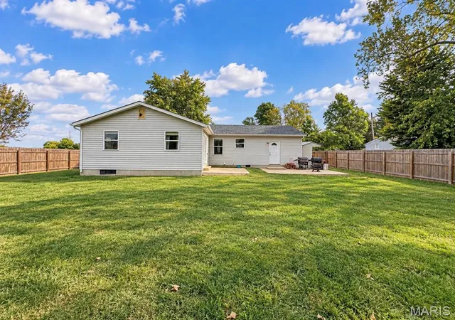 Photo 2 of Sale Pending at 511 Continental St, Wellsville, MO 63384 | MLS# MIS26060985 | Listing updated on 2026-09-28
