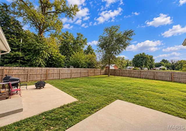 Photo 3 of Sale Pending at 511 Continental St, Wellsville, MO 63384 | MLS# MIS26060985 | Listing updated on 2026-09-28