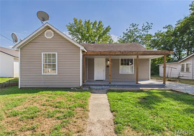 Photo 2 of Single family home for sale at 912 Nickey St, Poplar Bluff, MO 63901 | MLS# MIS26060988 | Listing updated on 2026-09-21