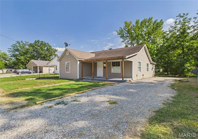 Photo 3 of Single family home for sale at 912 Nickey St, Poplar Bluff, MO 63901 | MLS# MIS26060988 | Listing updated on 2026-09-21
