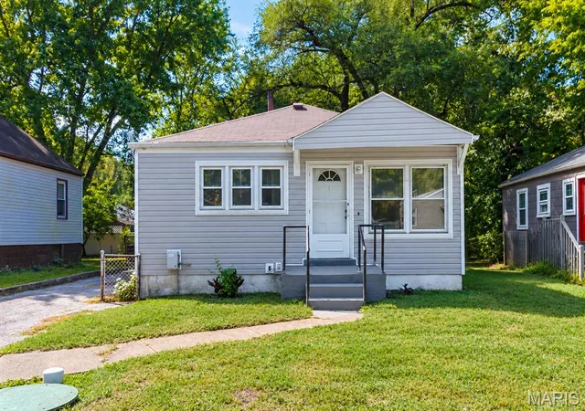 Single family home for sale at 609 Belmont Pl, Saint Louis, MO 63135 | MLS# MIS26060989