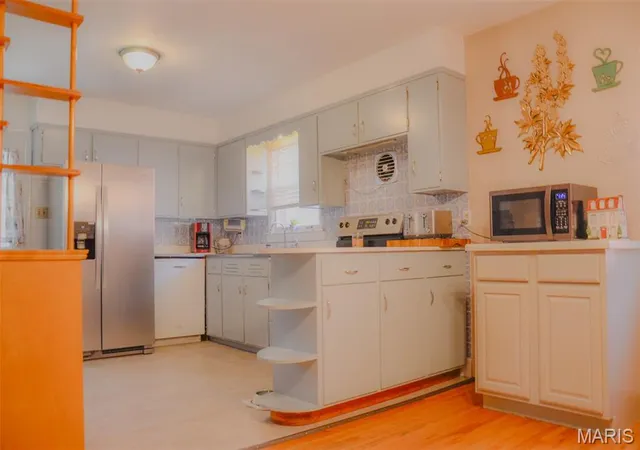 Photo 3 of Single family home for sale at 1513 Stadium Blvd, Jefferson City, MO 65109 | MLS# MIS26060990 | Listing updated on 2026-10-02