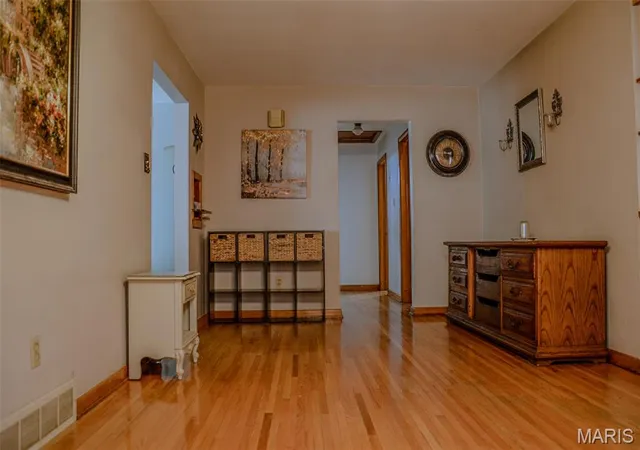 Photo 4 of Single family home for sale at 1513 Stadium Blvd, Jefferson City, MO 65109 | MLS# MIS26060990 | Listing updated on 2026-10-02