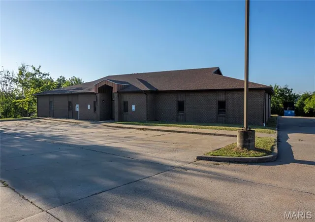Photo 3 of Multi family home for sale at 2009 Saint Marys Blvd, Jefferson City, MO 65109 | MLS# MIS26060997 | Listing updated on 2026-10-09