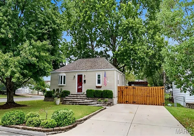 Single family home for sale at 9617 Echo Ln, Saint Louis, MO 63114 | MLS# MIS26060998