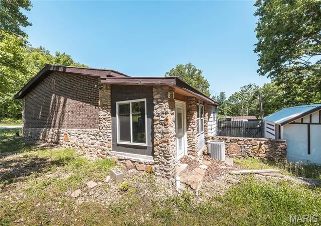 Photo 4 of Single family home for sale at 37310 Hwy Aw, Plato, MO 65552 | MLS# MIS26061002 | Listing updated on 2026-09-23