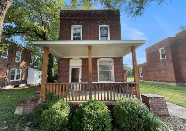 Single family home for sale at 2007 W A St, Belleville, IL 62226 | MLS# MIS26061006