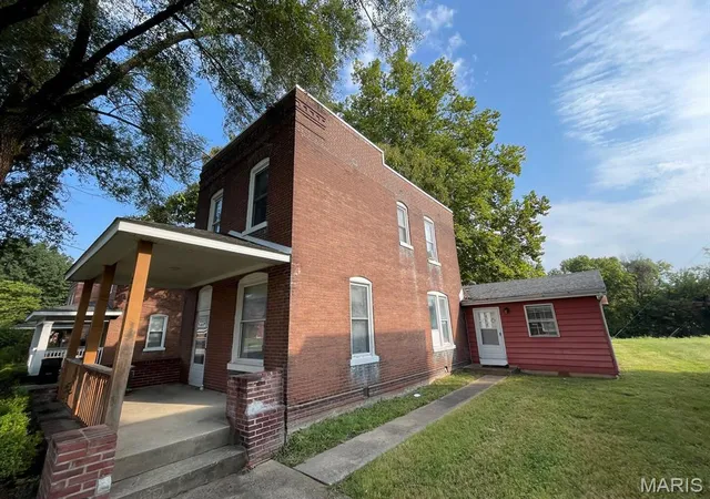 Photo 2 of Single family home for sale at 2007 W A St, Belleville, IL 62226 | MLS# MIS26061006 | Listing updated on 2026-09-21