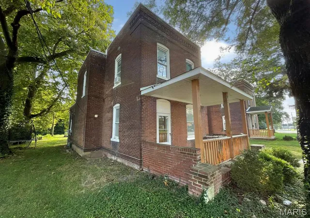 Photo 3 of Single family home for sale at 2007 W A St, Belleville, IL 62226 | MLS# MIS26061006 | Listing updated on 2026-09-21