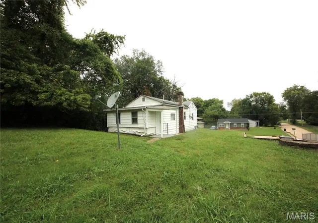 Photo 3 of Single family home for sale at 7402 Blanding Dr, Saint Louis, MO 63135 | MLS# MIS26061008 | Listing updated on 2026-09-22