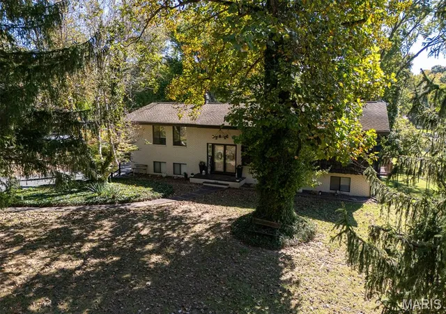 Photo 2 of Single family home for sale at 5624 Old Keebler Rd, Collinsville, IL 62234 | MLS# MIS26061014 | Listing updated on 2026-10-21