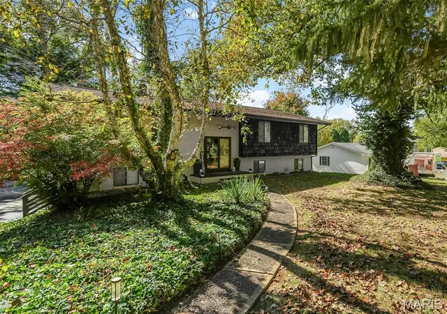 Photo 4 of Single family home for sale at 5624 Old Keebler Rd, Collinsville, IL 62234 | MLS# MIS26061014 | Listing updated on 2026-10-21