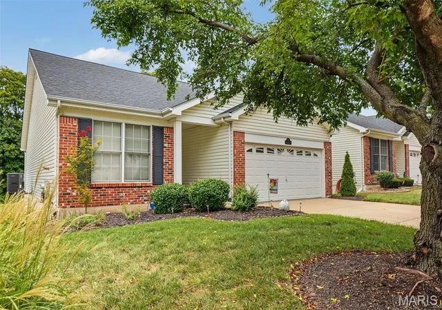Photo 1 of Single family home for sale at 8 Soenker Cir, Saint Peters, MO 63376 | MLS# MIS26061015 | Listing updated on 2026-10-06