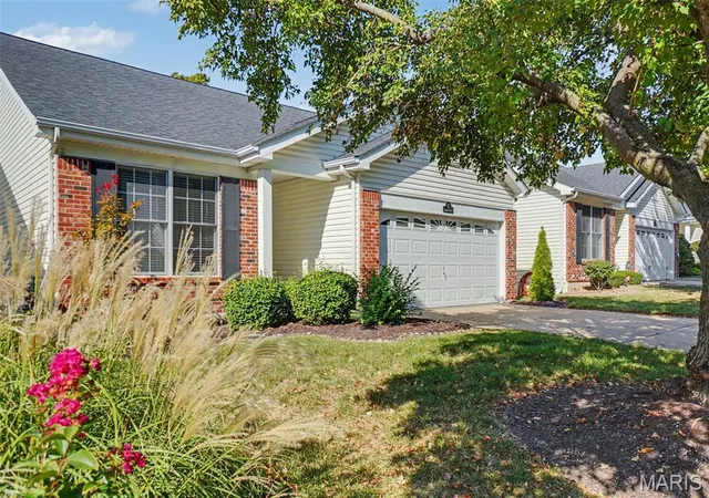 Photo 2 of Single family home for sale at 8 Soenker Cir, Saint Peters, MO 63376 | MLS# MIS26061015 | Listing updated on 2026-10-20