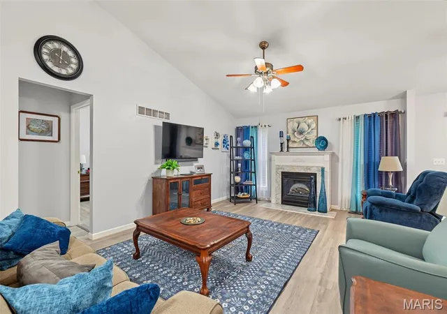 Photo 3 of Single family home for sale at 8 Soenker Cir, Saint Peters, MO 63376 | MLS# MIS26061015 | Listing updated on 2026-10-06