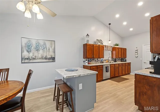 Photo 4 of House for sale at 8 Soenker Cir, Saint Peters, MO 63376 | MLS# MIS26061015 | Listing updated on 2026-10-06