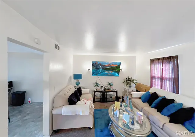 Listing Photo 4 - Condo for sale in building located at 6655 Blossomwood Dr, Florissant, MO 63033 - Unit #D