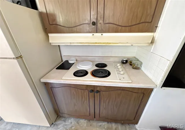 Listing Photo 5 - Condo for sale in building located at 6655 Blossomwood Dr, Florissant, MO 63033 - Unit #D
