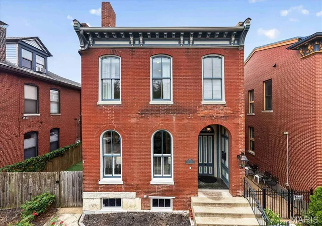 Photo 1 of Single family home for sale at 1225 Dolman St, Saint Louis, MO 63104 | MLS# MIS26061020 | Listing updated on 2026-10-17