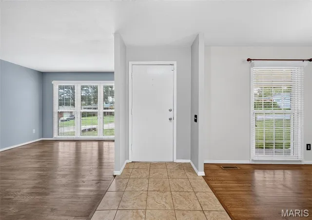 Photo 3 of Sale Pending at 11695 Chandellay Dr, Saint Louis, MO 63146 | MLS# MIS26061022 | Listing updated on 2026-09-30
