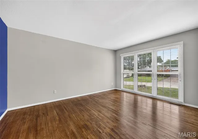 Photo 3 of Sale Pending at 11695 Chandellay Dr, Saint Louis, MO 63146 | MLS# MIS26061022 | Listing updated on 2026-09-30