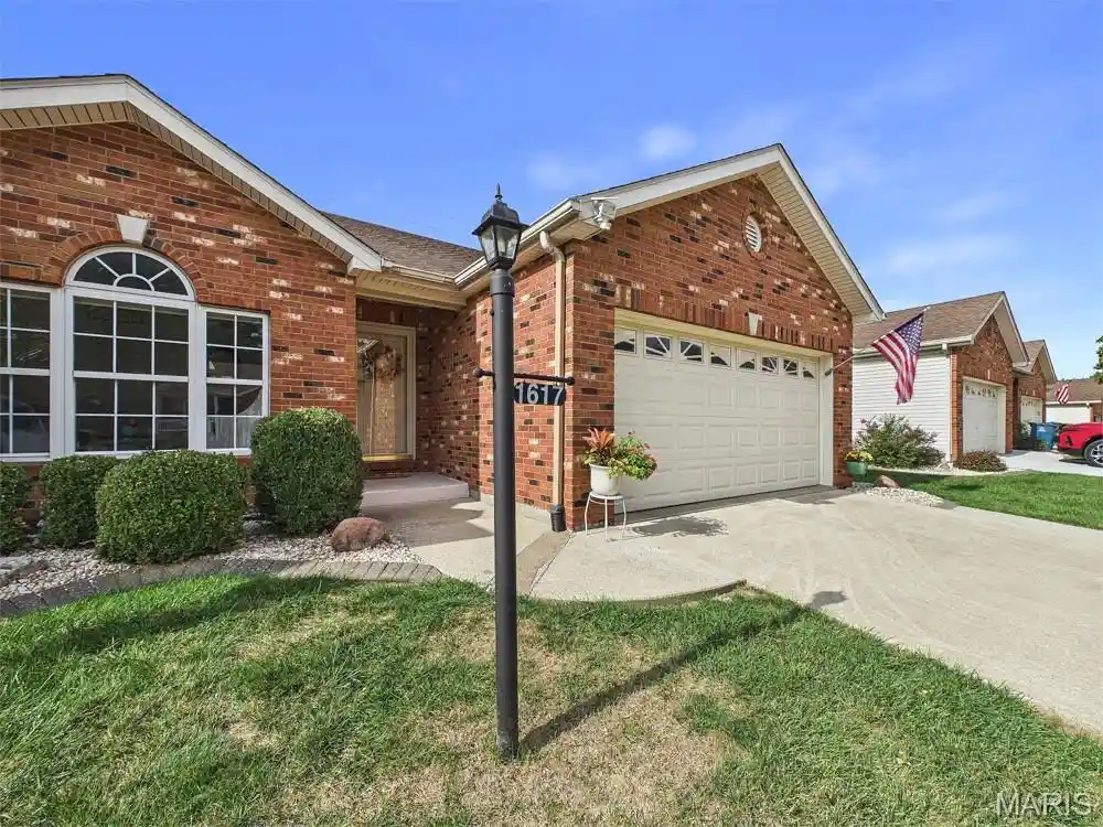 Listing Photo 2 - Condo for sale in 1617 Mont Vis Ave located at 1617 Mont Vis Ave, Godfrey, IL 62035 - Unit 1617 Mont Vista Ave
