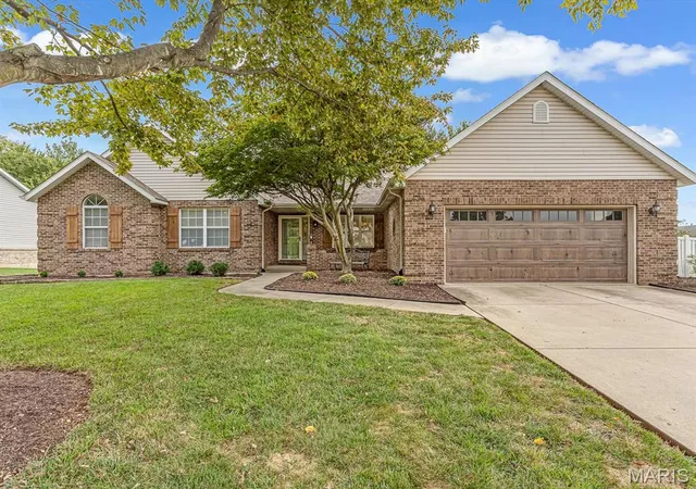 Single family home for sale at 1608 Easthaven Dr, Belleville, IL 62220 | MLS# MIS26061027