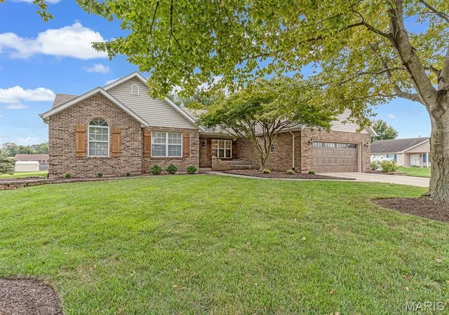 Photo 1 of Single family home for sale at 1608 Easthaven Dr, Belleville, IL 62220 | MLS# MIS26061027 | Listing updated on 2026-10-05