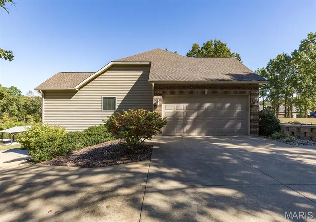 Photo 3 of Single family home for sale at 415 Big River Cir, Bonne Terre, MO 63628 | MLS# MIS26061030 | Listing updated on 2026-10-07