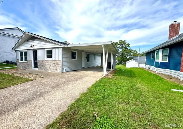 Photo 2 of Single family home for sale at 206 E Church St, Palmyra, MO 63461 | MLS# MIS26061032 | Listing updated on 2026-09-30