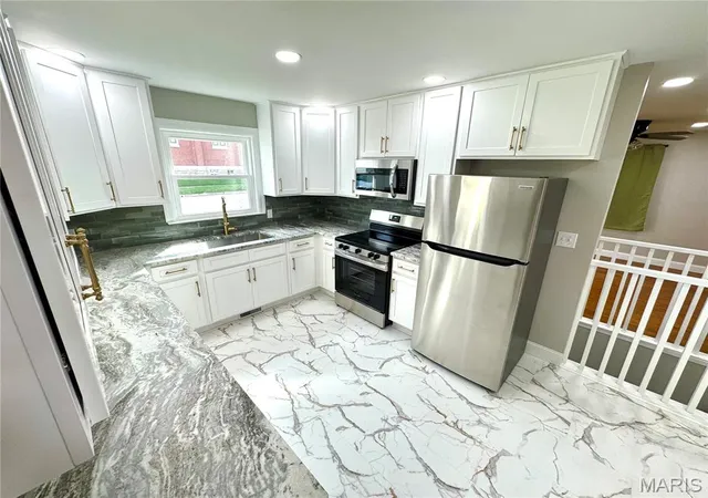 Photo 3 of Single family home for sale at 206 E Church St, Palmyra, MO 63461 | MLS# MIS26061032 | Listing updated on 2026-09-30