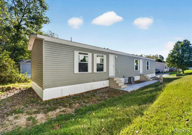 Photo 1 of Manufactured home for sale at 181 Woodland Trails Dr, Collinsville, IL 62234 | MLS# MIS26061037 | Listing updated on 2026-10-07