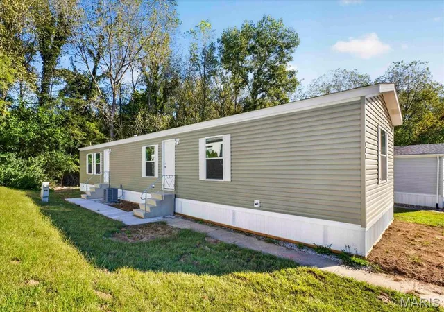 Photo 2 of Manufactured home for sale at 181 Woodland Trails Dr, Collinsville, IL 62234 | MLS# MIS26061037 | Listing updated on 2026-10-07