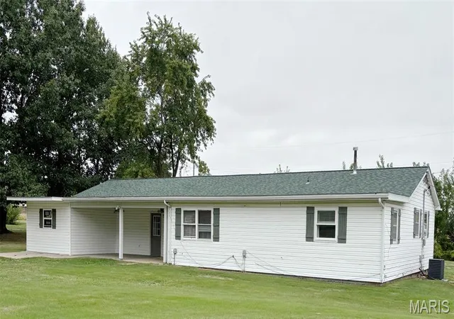 Photo 3 of Single family home for sale at 418 E Norman St, Montgomery City, MO 63361 | MLS# MIS26061041 | Listing updated on 2026-10-07