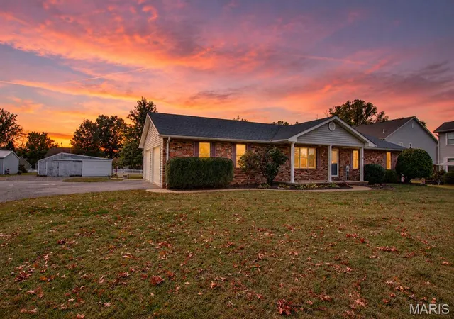 Photo 2 of Single family home for sale at 127 Tolle Ln, Godfrey, IL 62035 | MLS# MIS26061042 | Listing updated on 2026-10-20