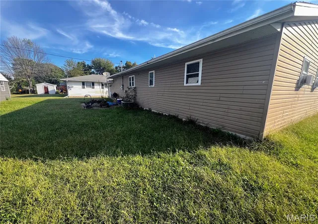Photo 4 of Single family home for sale at 505 S Elm St, Vandalia, MO 63382 | MLS# MIS26061045 | Listing updated on 2026-09-29