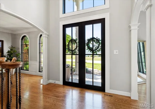 Photo 3 of Sale Pending at 961 Tara Oaks Dr, Chesterfield, MO 63005 | MLS# MIS26061046 | Listing updated on 2026-09-24