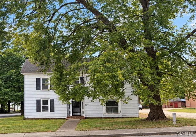 Photo 2 of Single family home for sale at 320 W Columbia St, Farmington, MO 63640 | MLS# MIS26061047 | Listing updated on 2026-10-01